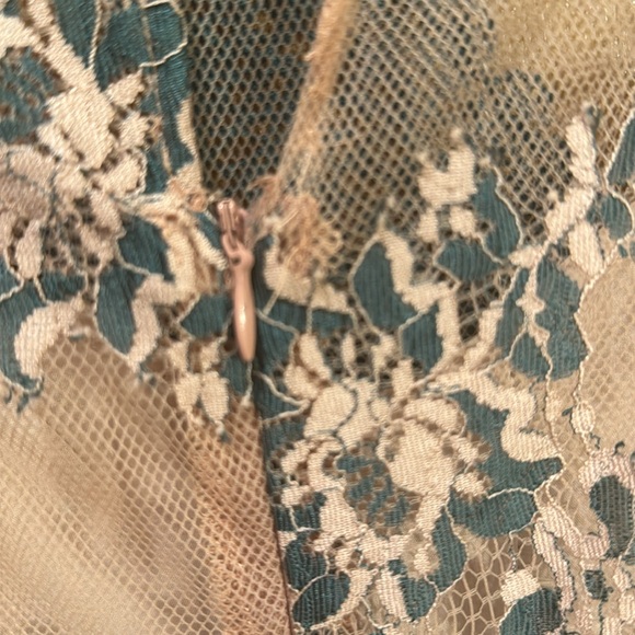 Strut & Bolt green and peach lace, long sleeve, romper. Size small - Picture 7 of 7